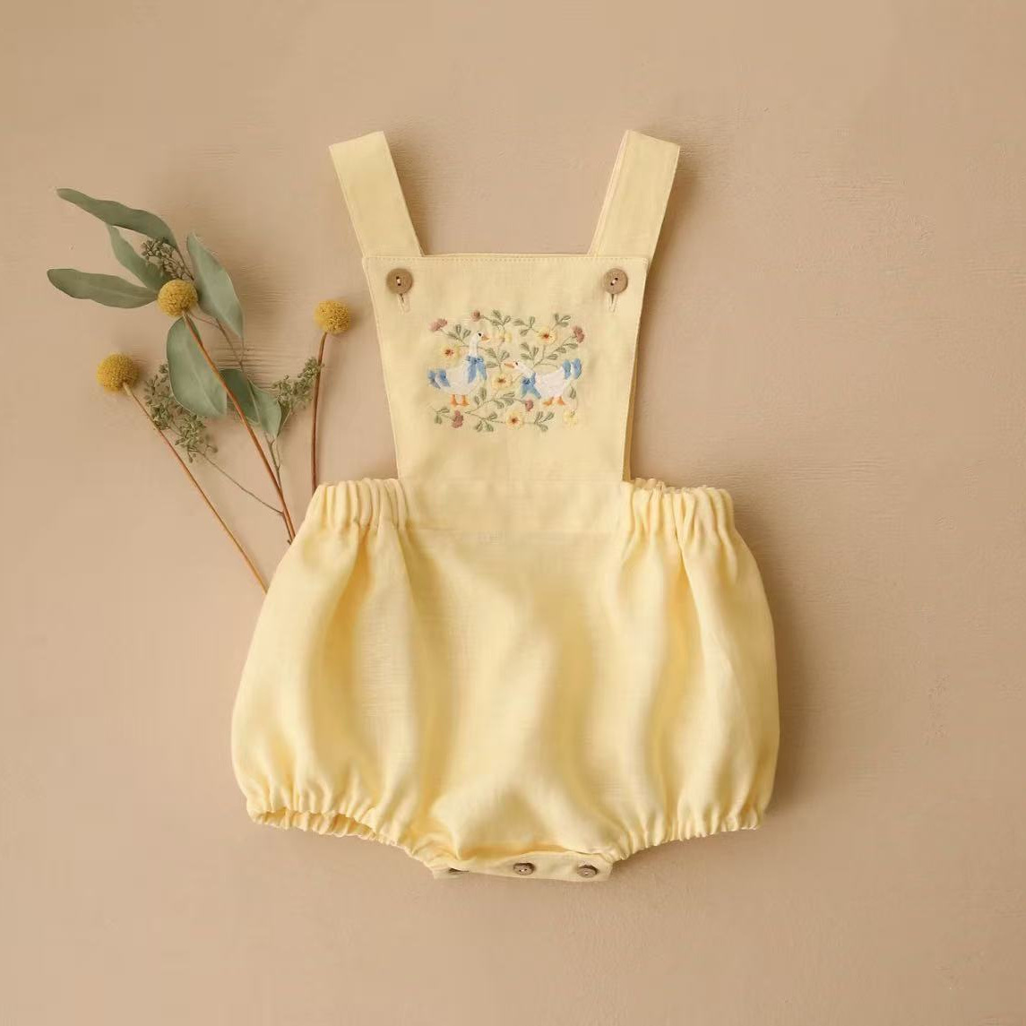 Kombinezon niemowlęcy w stylu  – Baby Summer Linen Sleeveless Jumpsuit recenzja i cena